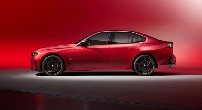 Villany helyett benzin: itt a teljesen új 3-as BMW
