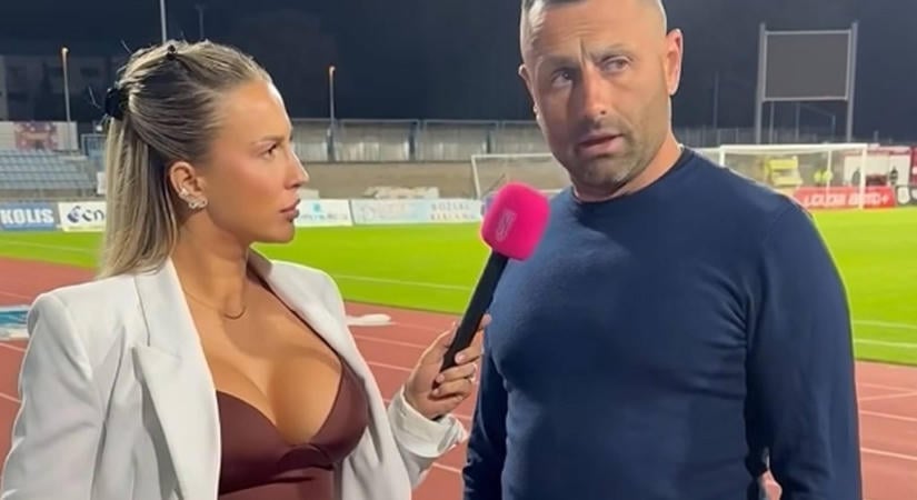 Kínosan kerülte a riporternő merész dekoltázsát a cseh futballedző
