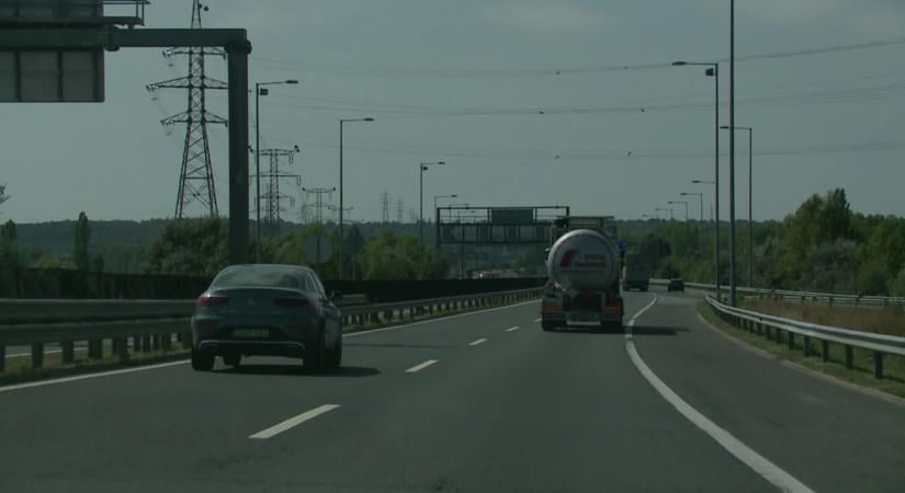 214 km/órás átlaggal repesztett az M6-oson, mégsem büntették meg