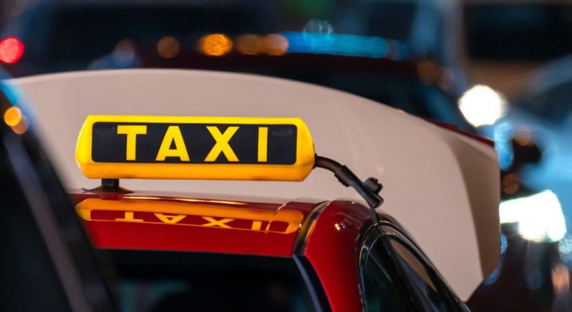 Eltaxizták a lopott pénzt a fiatal lányok – nem győzték kivárni a vonatot...