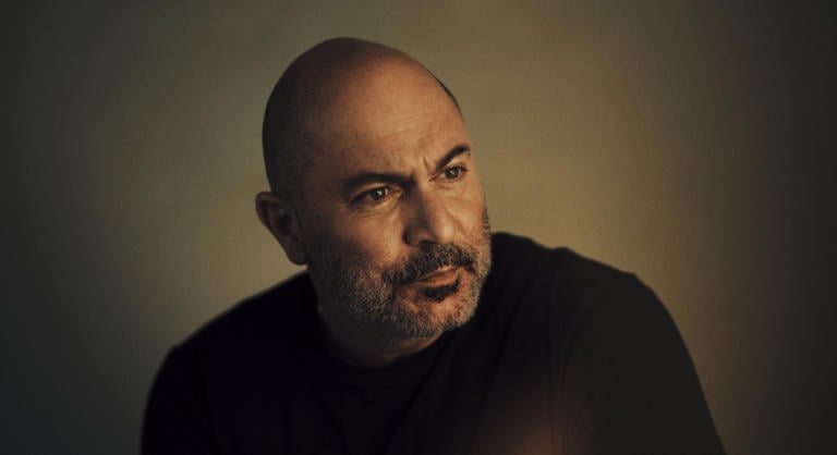 Meggyilkolták a barátnőjét, beépült kommandós lett, majd meghódította a világot