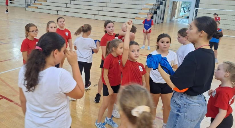 Gőzerővel készülnek a legfiatalabb kézis lányok a bajnokságra