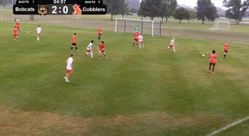 Egy belépő után fejbe rúgta és brutálisan megverte ellenfelét egy futballista
