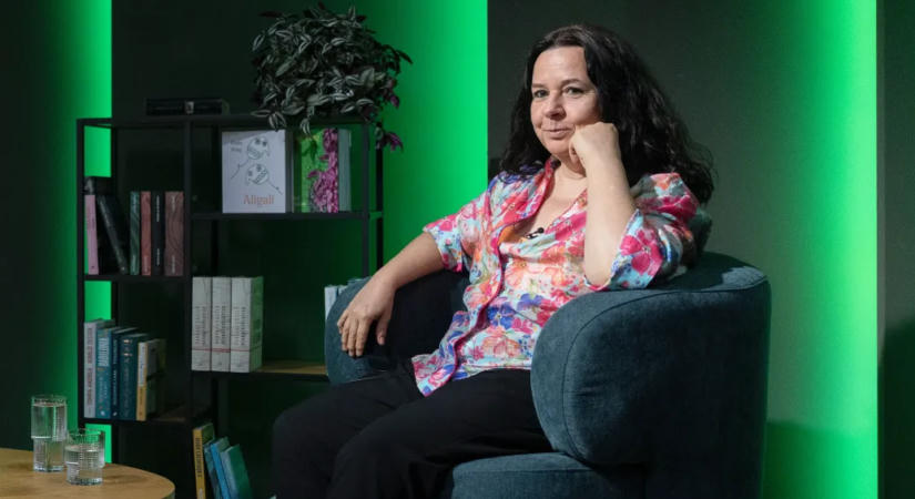 „Nem vagyok birtokosa a saját költészetemnek” – erős idézetek Erdős Virág interjújából