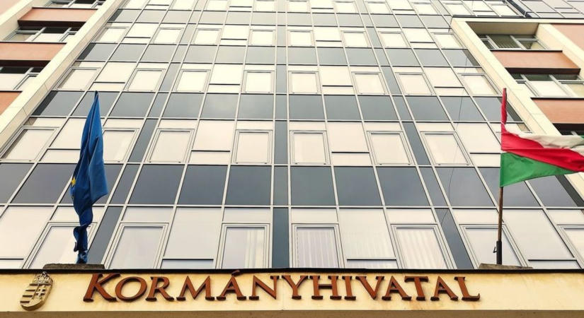 Lezuhant és meghalt egy munkás a Rákóczi téri kormányablaknál
