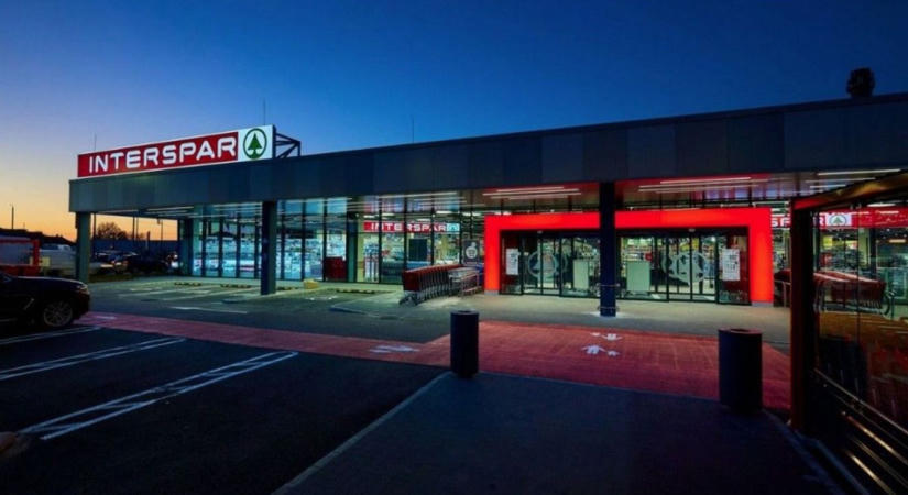 Vihar a diósgyőri bevásárlóközpont körül