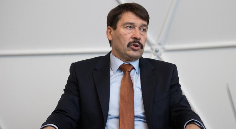 Számlákkal és bizonylatokkal ment be Áder János Bayer Zsolt műsorába, a volt köztársasági elnök pert indít Magyar Péter ellen