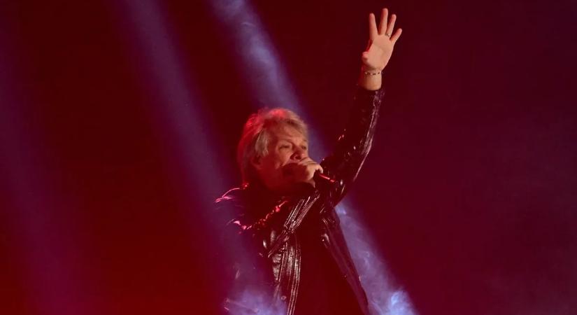 Koncert közben lett rosszul Jon Bon Jovi, félbe kellett szakítania a fellépést - videó