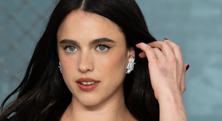 Margaret Qualley kiakasztotta az internetet szandáljával, ami csak nyomokban tartalmaz szandált