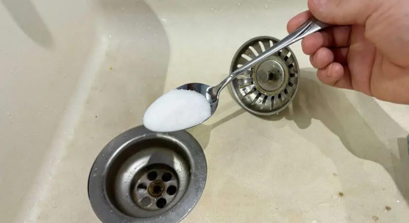 A nagymamám bevált módszere. Így lesz patyolat tiszta a lefolyód 5 perc alatt!