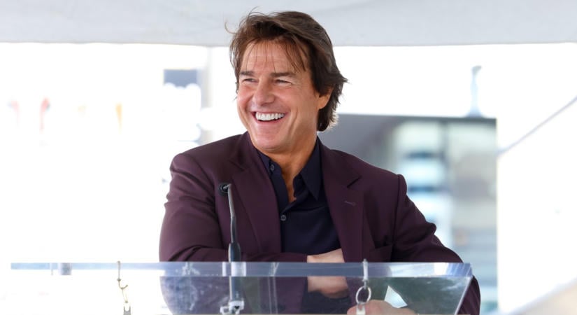 Sokkot kapott a gyanútlan nő: Tom Cruise a semmiből bukkant fel, miközben a munkahelyén a telefonját pörgette (videó)