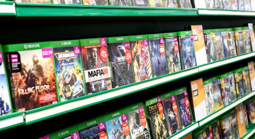 Fityiszt mutat a Sonynak a Microsoft – Nem mond le a lemezes játékokról az Xbox
