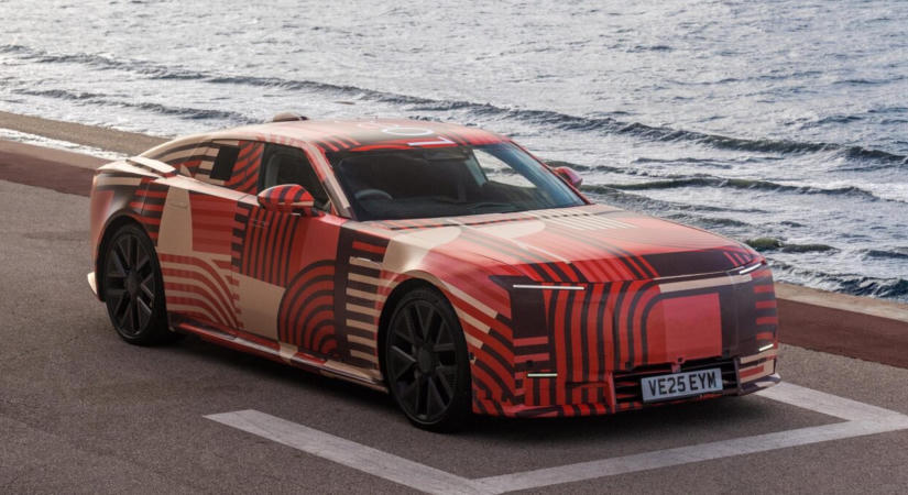 Belül is tiszta lappal kezd a Jaguar új korszakának első autója, a Type 01