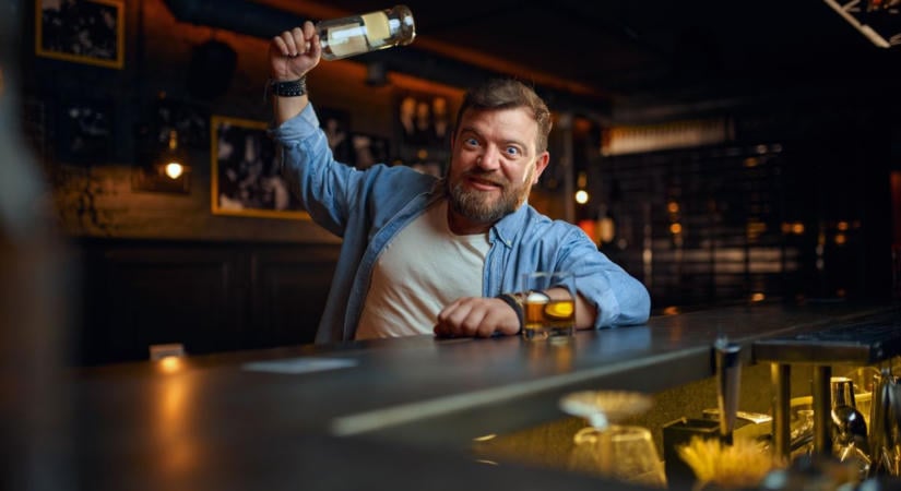 "Fájt a fogam, ezért lehúztam 45 vodkát" – fegyverekkel fenyegette a pincért Gyékényes közelében