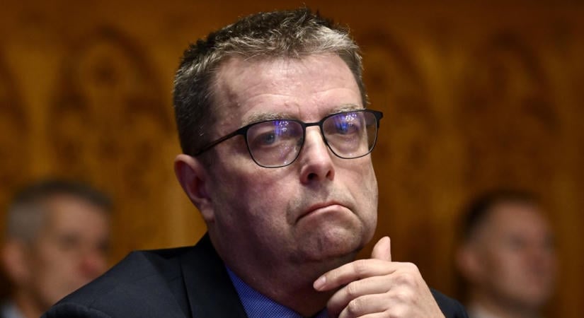 Toroczkai beidézi a tábornokot, aki a politikai nyomásra figyelmeztette Fürcht Pál volt főügyészt