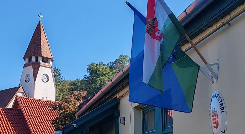 A fizetésképtelenség veszélye terheli Zebegényt, összefeszült a polgármester és a testület