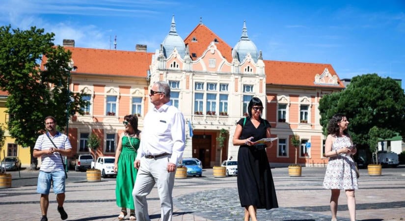 Ki jöhet Orbán Attila után? Újra kiadó Tolna vmegye elnöki széke