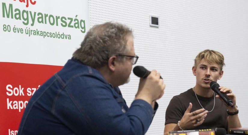 Magyar családregénnyel lett világhírű – Nelio Biedermann volt a könyvfesztivál pénteki sztárvendége