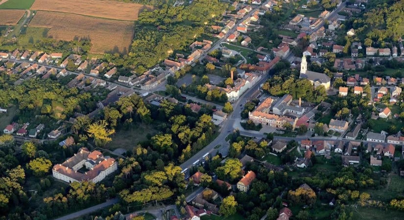 Mi a közös a hermelinben, a hét dombban és a 7. gyermekben? - Íme a legszebb nevű Tolna megyei települések!