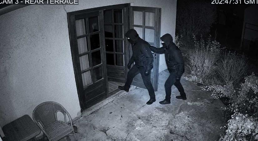 Sorozatbetörők a pesti agglomerációban: Maglódon altatógázzal fújták le az alvó tulajdonosokat a profi besurranók