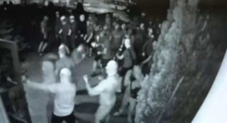 Lengyel szurkolók egy pizzázóban rohanták le az Európa-liga meccsre érkező Fradi-drukkereket