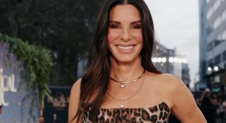 4 év után visszatért! Sandra Bullock csak úgy ragyogott a vörös szőnyegen