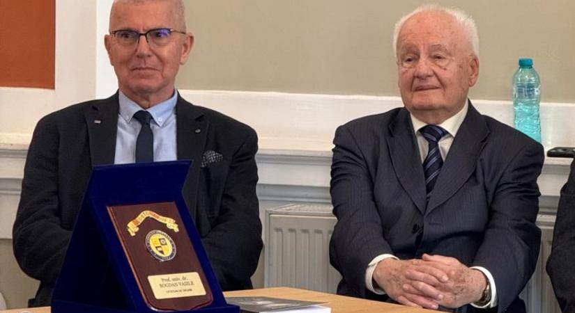 Kolozs megye díszpolgárává avatták Uray Zoltánt és Bogdán Lászlót