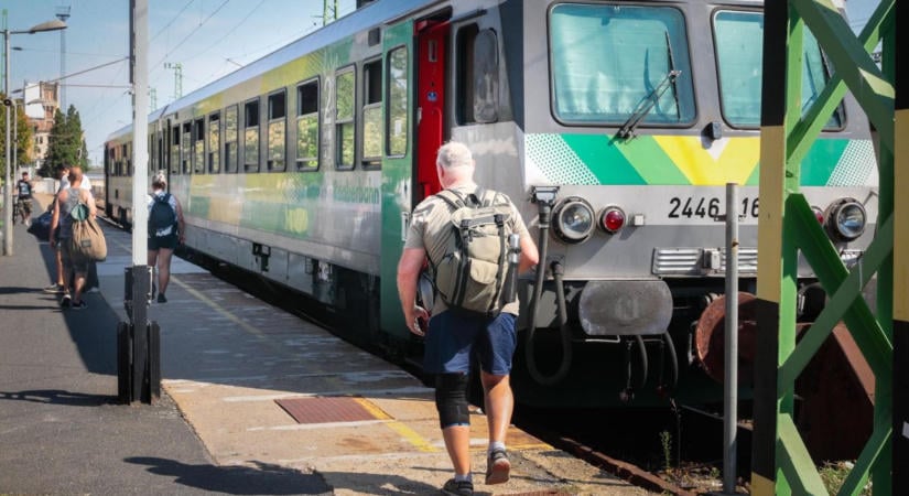 999 forintért korlátlanul vonatozhatsz és buszozhatsz ezen a napon, mutatjuk mit kell tenned hozzá