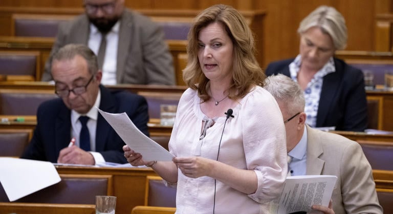 Bocsánatot kért a tiszás képviselő, miután a vita hevében leparasztozta az ellenzéki politikusokat a parlamentben