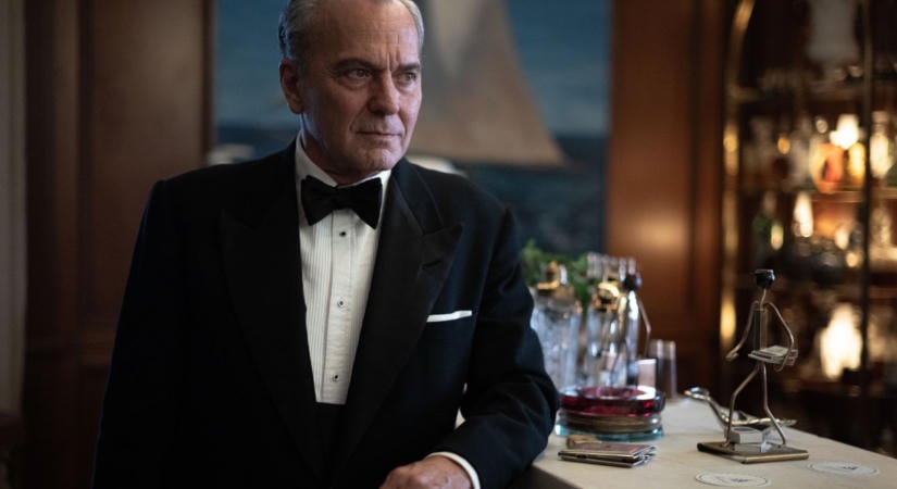 Már holnap a Netflixen: Egy elzárt luxushotel, egy halott vendég és 12 lehetséges gyilkos az új krimisorozatban