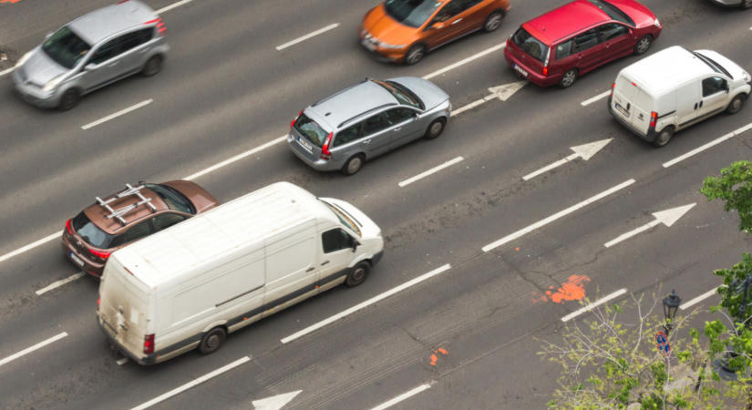 Már 14 kilométeres a torlódás az M1-esen Budapest felé!