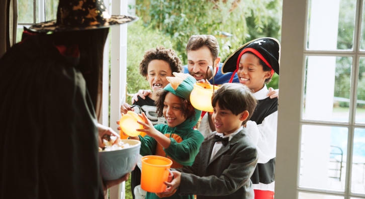 Halloweeni horrormaszkká alakítható ez a sörcsomagolás