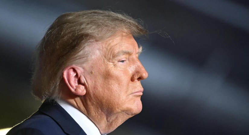 Donald Trump jóváhagyta egy katonai törvényszék által halálra ítélt tömeggyilkos kivégzését
