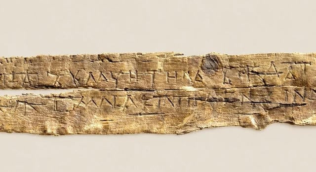 Háztartási tanácsokat tartalmazó nyírfakéreg levelet tártak fel