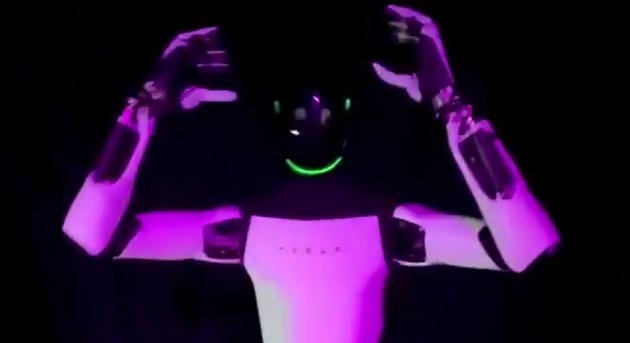 Nem az igazi az Optimus robotok keze, és nem is ez a Tesla egyetlen problémája