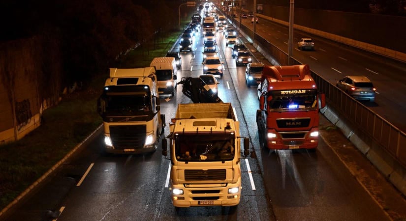 Már csak másfél hónapot kell kibírniuk a közúti fuvarozóknak: kevesebb tábla, több ellenőrzés – Vitézy Dávid készülhet, komoly feladatot osztottak rá