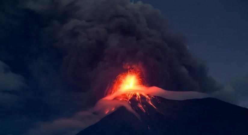 Már több mint 1700 embert telepítettek ki Guatemalában a Fuego vulkán aktivitása miatt