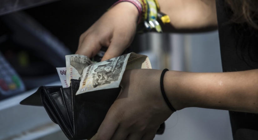 Jelentett a KSH: 754 700 forint volt a bruttó átlagkereset júniusban