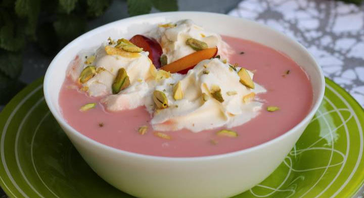 30 perces, krémes szilvaleves vörösborral: citrusos hab koronázza meg