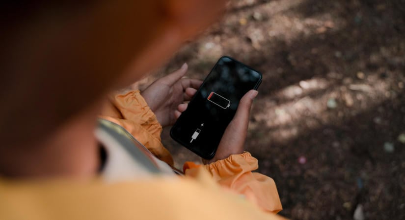 7 beállítás, ami észrevétlenül zabálja a telefon aksiját
