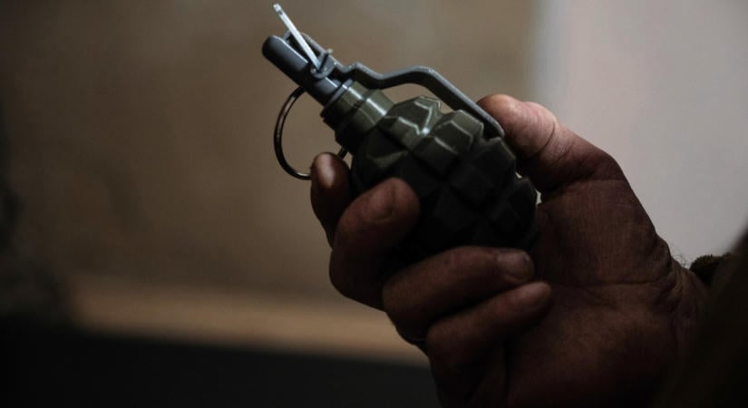 A katonák szóltak, hogy ne – Ruszin-Szendi Romulusz az újdörögdi kézigránát-balesetről
