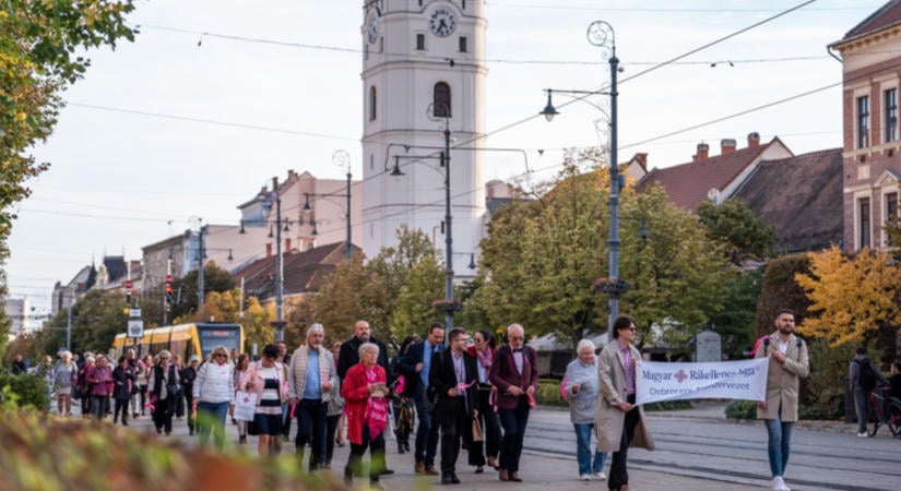 Rózsaszín séta Debrecenben az életért