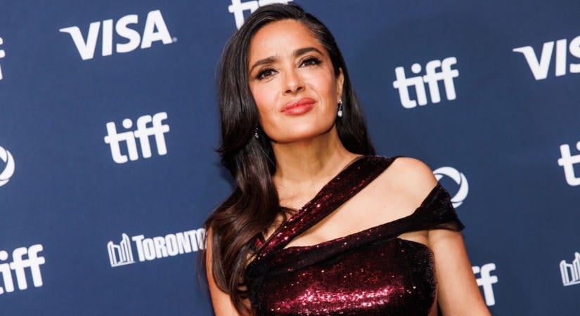 Salma Hayek nagymama lett: videón mutatta meg unokáját