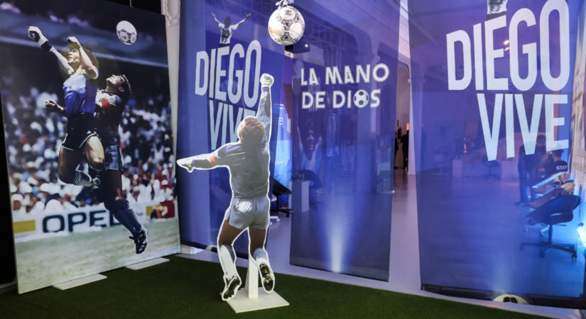 2,5 millió fontért kelt el Maradona legendás labdája