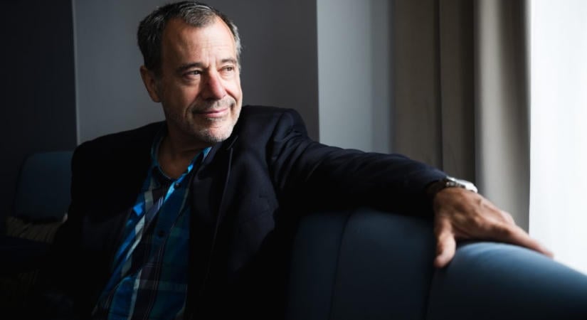 16 éves korig nem lenne szabad okostelefont adni a gyerekek kezébe – interjú Martin Jan Stránský cseh neurológussal