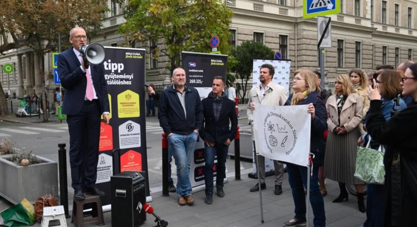 Tiltakoztak a közgyűjteményi és közművelődési dolgozók a béremelés mértéke miatt