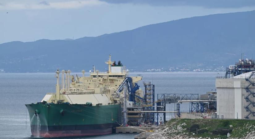 Az EU-s szankciók előtt még gyorsan leszervizelik a dánok az orosz LNG hajókat