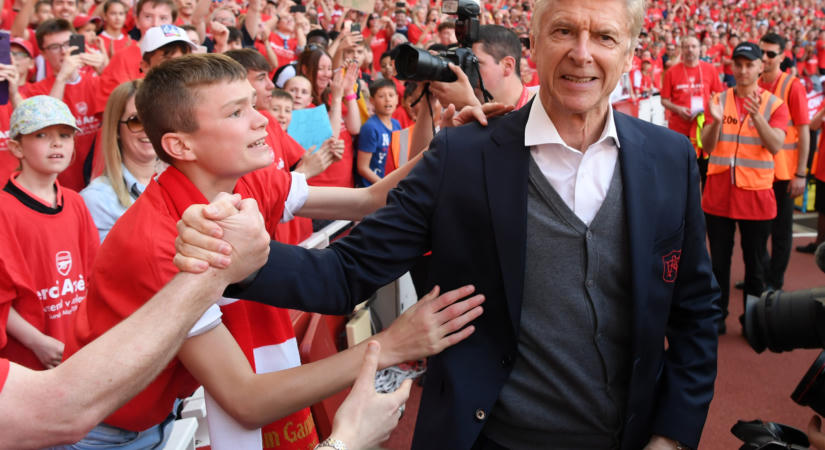Wenger álomcsapata csak az aláírásokon múlott