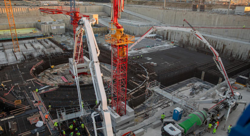 Mindössze 30 óra alatt kétezer köbméter beton került be a paksi alaplemezbe