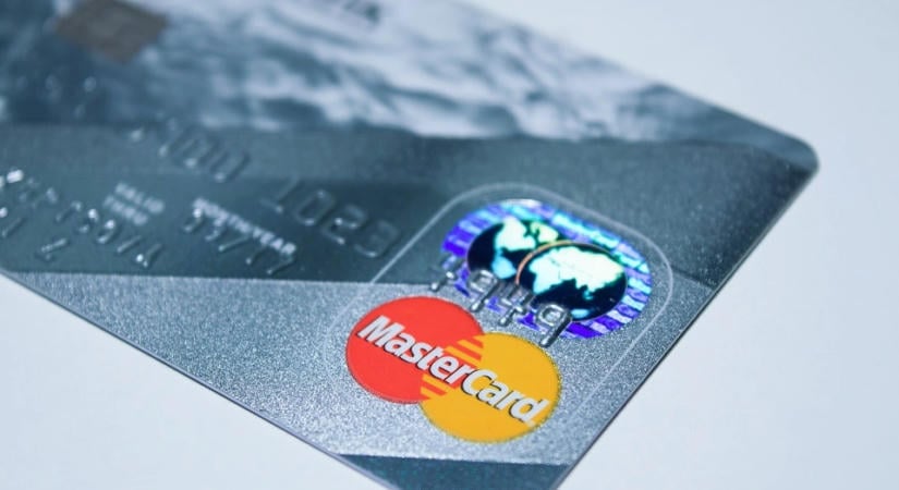 Személyre szabott digitális pénzügyek: a K&H Bank és a Mastercard 2030-ig meghosszabbítja stratégiai partnerségét